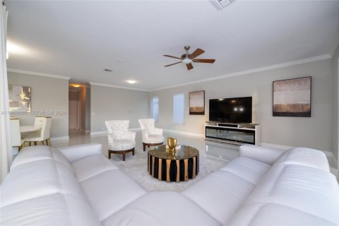 House in Miramar, Florida 5 bedrooms, 395.95 sq.m. № 2007059 - photo 21