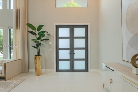 House in Miramar, Florida 5 bedrooms, 395.95 sq.m. № 2007059 - photo 3