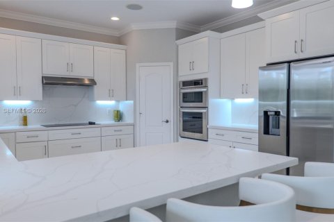 House in Miramar, Florida 5 bedrooms, 395.95 sq.m. № 2007059 - photo 13