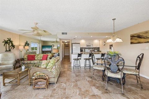 Condo in Indian Rocks Beach, Florida, 2 bedrooms № 2100708 - photo 4