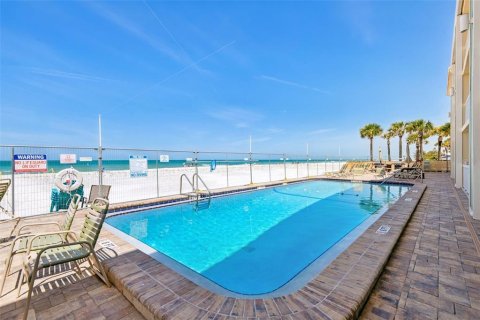 Condo in Indian Rocks Beach, Florida, 2 bedrooms № 2100708 - photo 2