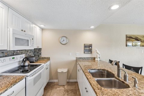 Condo in Indian Rocks Beach, Florida, 2 bedrooms № 2100708 - photo 6