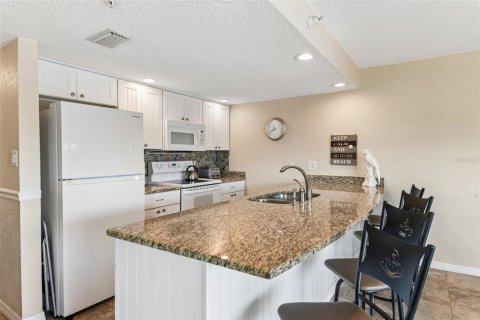 Condo in Indian Rocks Beach, Florida, 2 bedrooms № 2100708 - photo 8