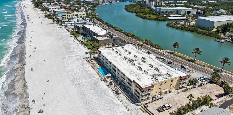 Condo in Indian Rocks Beach, Florida, 2 bedrooms № 2100708