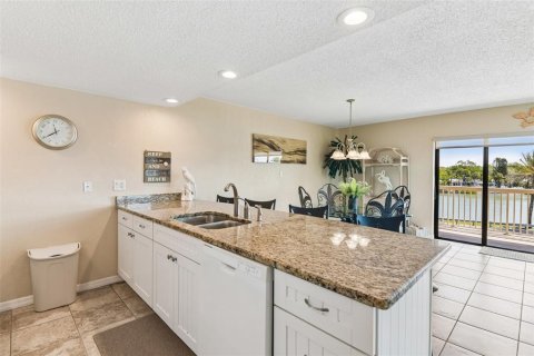 Condo in Indian Rocks Beach, Florida, 2 bedrooms № 2100708 - photo 7