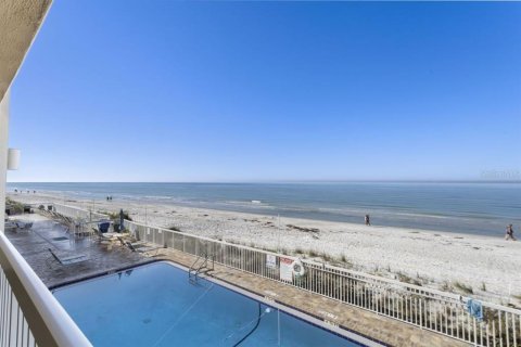 Condo in Indian Rocks Beach, Florida, 2 bedrooms № 2100708 - photo 22