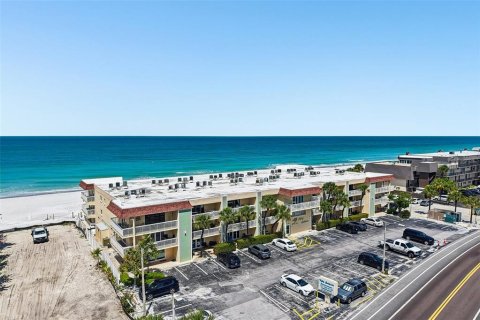 Condo in Indian Rocks Beach, Florida, 2 bedrooms № 2100708 - photo 23
