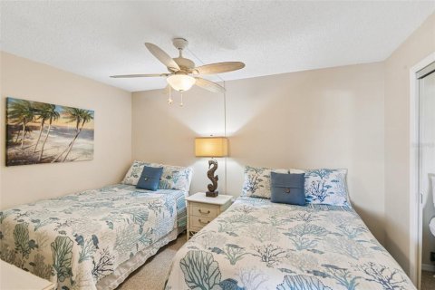 Condo in Indian Rocks Beach, Florida, 2 bedrooms № 2100708 - photo 11