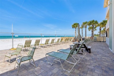 Condo in Indian Rocks Beach, Florida, 2 bedrooms № 2100708 - photo 17