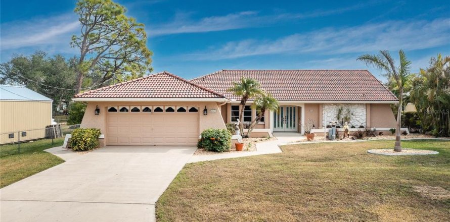 Villa ou maison à Port Charlotte, Floride 3 chambres, 261.06 m2 № 1421012
