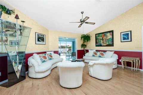 House in Port Charlotte, Florida 3 bedrooms, 261.06 sq.m. № 1421012 - photo 6