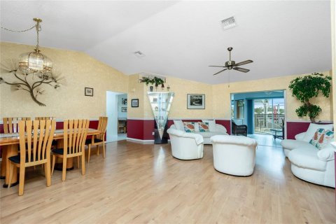 House in Port Charlotte, Florida 3 bedrooms, 261.06 sq.m. № 1421012 - photo 5