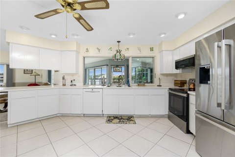 House in Port Charlotte, Florida 3 bedrooms, 261.06 sq.m. № 1421012 - photo 13