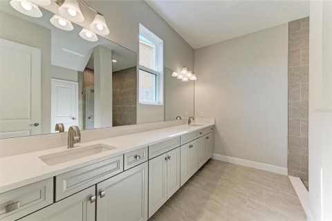 Casa en venta en Zephyrhills, Florida, 4 dormitorios, 294.41 m2 № 2236040 - foto 8