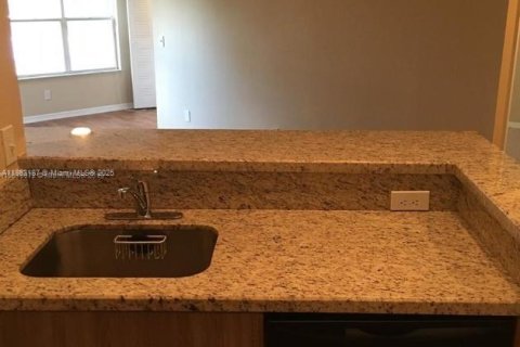 Condominio en alquiler en Sunrise, Florida, 1 dormitorio, 69.03 m2 № 1892992 - foto 3
