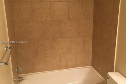 Condominio en alquiler en Sunrise, Florida, 1 dormitorio, 69.03 m2 № 1892992 - foto 8