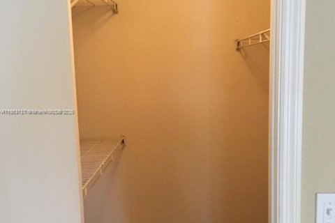 Condominio en alquiler en Sunrise, Florida, 1 dormitorio, 69.03 m2 № 1892992 - foto 9