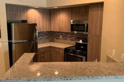 Condominio en alquiler en Sunrise, Florida, 1 dormitorio, 69.03 m2 № 1892992 - foto 2