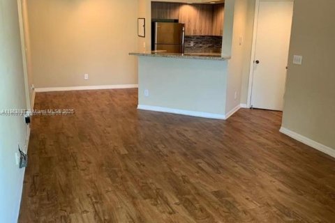 Condominio en alquiler en Sunrise, Florida, 1 dormitorio, 69.03 m2 № 1892992 - foto 4