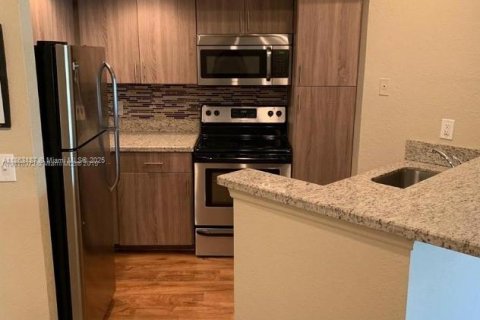 Condominio en alquiler en Sunrise, Florida, 1 dormitorio, 69.03 m2 № 1892992 - foto 1