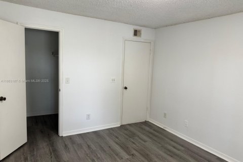 Condominio en alquiler en Sunrise, Florida, 1 dormitorio, 69.03 m2 № 1892992 - foto 14