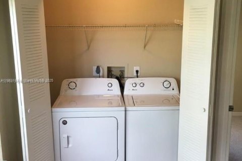 Condominio en alquiler en Sunrise, Florida, 1 dormitorio, 69.03 m2 № 1892992 - foto 6