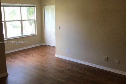 Condominio en alquiler en Sunrise, Florida, 1 dormitorio, 69.03 m2 № 1892992 - foto 5