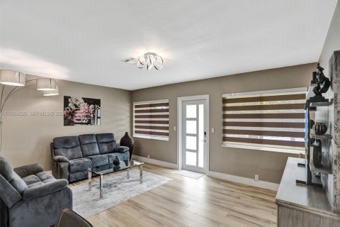 Casa en alquiler en Pompano Beach, Florida, 3 dormitorios, 179.86 m2 № 2030553 - foto 4