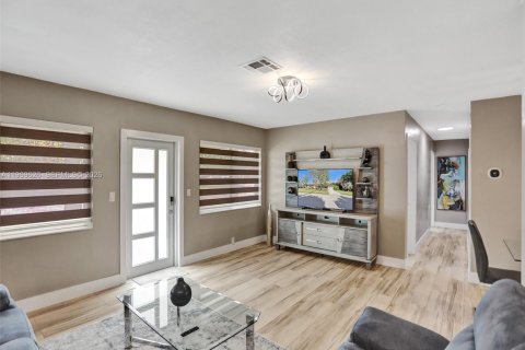 Casa en Pompano Beach, Florida 4 dormitorios, 179.86 m2 № 2030553