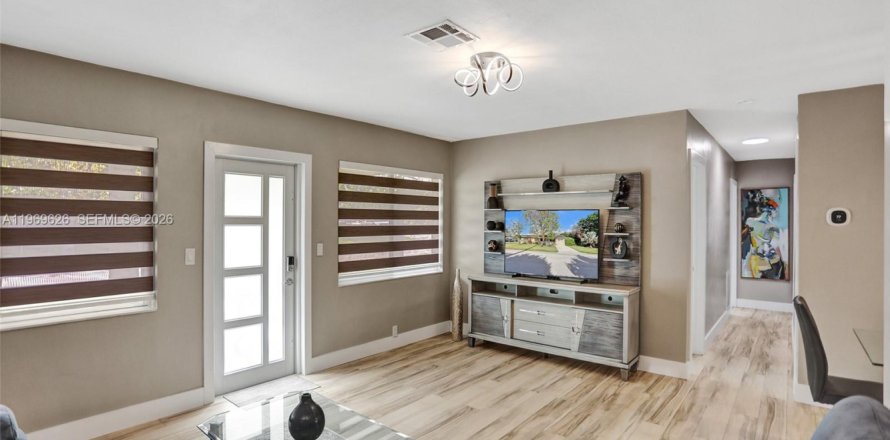 Casa en Pompano Beach, Florida 3 dormitorios, 179.86 m2 № 2030553