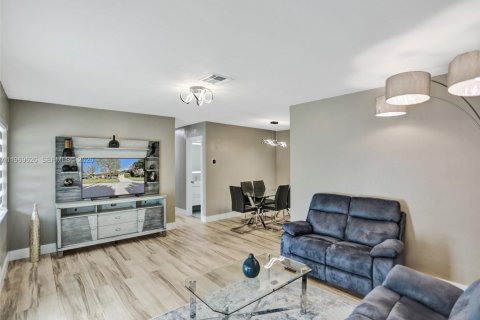 Casa en alquiler en Pompano Beach, Florida, 3 dormitorios, 179.86 m2 № 2030553 - foto 3