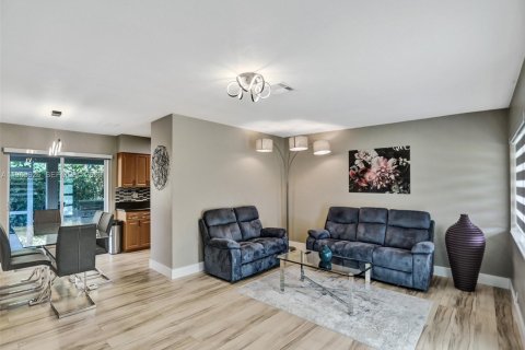 Casa en alquiler en Pompano Beach, Florida, 3 dormitorios, 179.86 m2 № 2030553 - foto 5