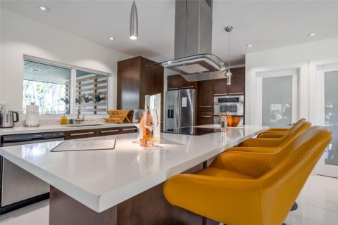 House in Miami, Florida 4 bedrooms, 214.88 sq.m. № 1979750 - photo 17