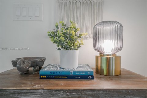 House in Miami, Florida 4 bedrooms, 214.88 sq.m. № 1979750 - photo 22