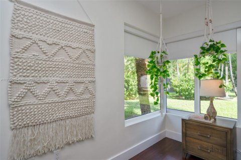 House in Miami, Florida 4 bedrooms, 214.88 sq.m. № 1979750 - photo 25