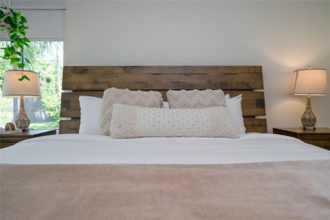 House in Miami, Florida 4 bedrooms, 214.88 sq.m. № 1979750 - photo 24