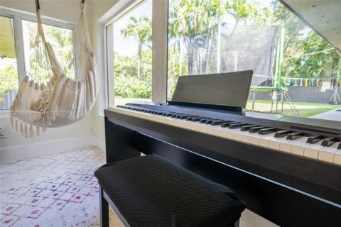 House in Miami, Florida 4 bedrooms, 214.88 sq.m. № 1979750 - photo 19
