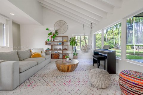 House in Miami, Florida 4 bedrooms, 214.88 sq.m. № 1979750 - photo 20