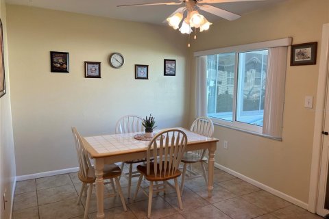Condo in New Port Richey, Florida, 2 bedrooms  № 1637687 - photo 9