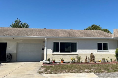 Condo in New Port Richey, Florida, 2 bedrooms  № 1637687 - photo 1