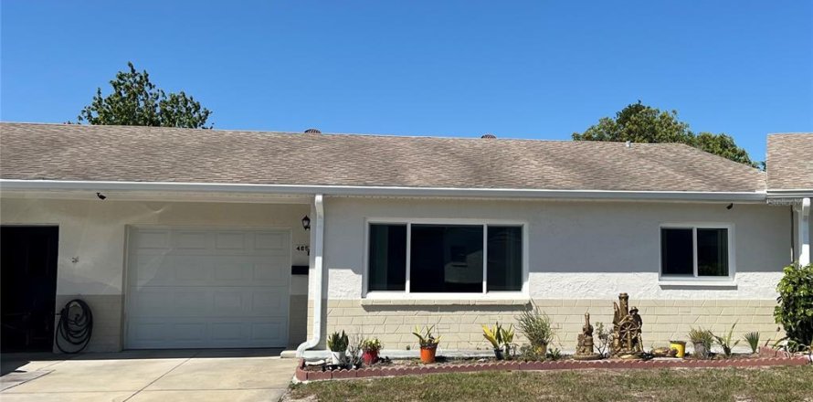 Condo in New Port Richey, Florida, 2 bedrooms № 1637687