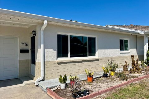 Condo in New Port Richey, Florida, 2 bedrooms  № 1637687 - photo 2