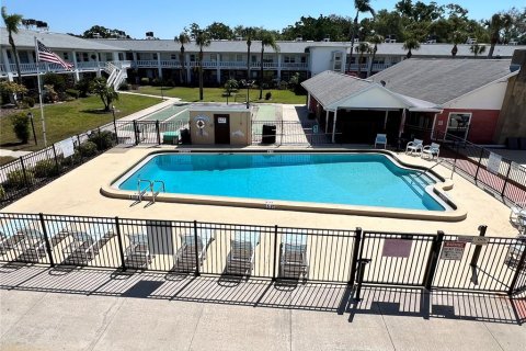 Condo in New Port Richey, Florida, 2 bedrooms  № 1637687 - photo 4