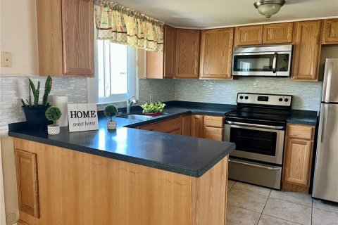 Condo in New Port Richey, Florida, 2 bedrooms  № 1637687 - photo 5