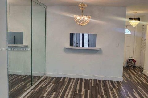 Condo in Lauderdale Lakes, Florida, 2 bedrooms  № 1860696 - photo 4
