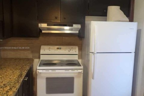 Condo in Lauderdale Lakes, Florida, 2 bedrooms  № 1860696 - photo 3