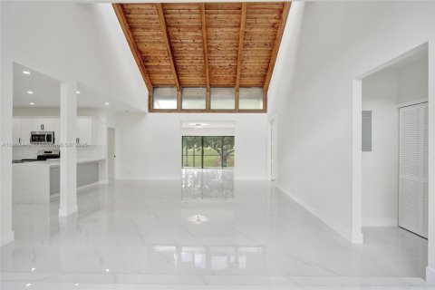 House in Tamarac, Florida 4 bedrooms, 197.7 sq.m. № 1892000 - photo 6
