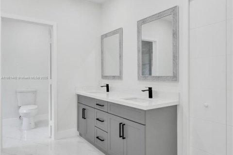 House in Tamarac, Florida 4 bedrooms, 197.7 sq.m. № 1892000 - photo 23