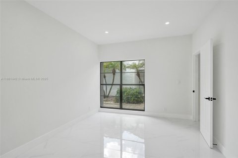 House in Tamarac, Florida 4 bedrooms, 197.7 sq.m. № 1892000 - photo 15