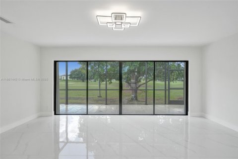 House in Tamarac, Florida 4 bedrooms, 197.7 sq.m. № 1892000 - photo 17